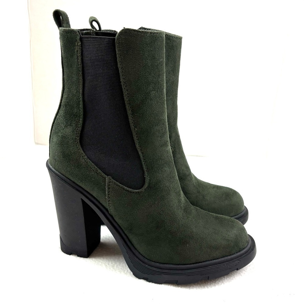 NWOT Nine West Ream Forest Green Faux Suede Chelsea Ankle Calf boots (7M)